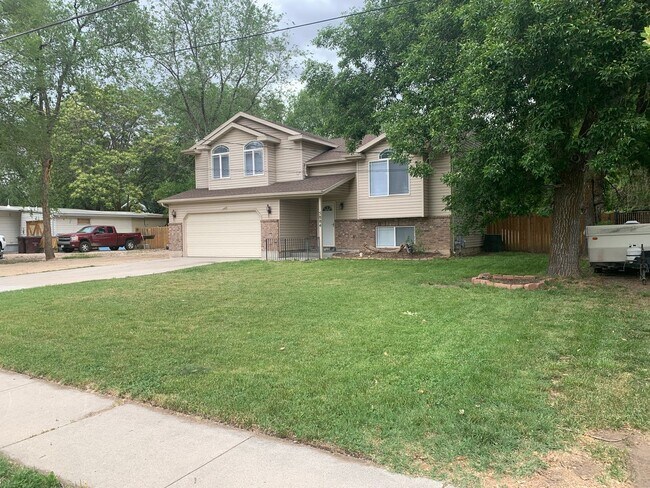 Building Photo - Spacious 5 Bedroom in Roy!