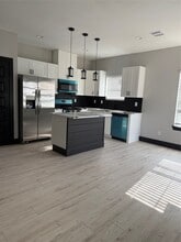 Building Photo - 3040 Elinor St