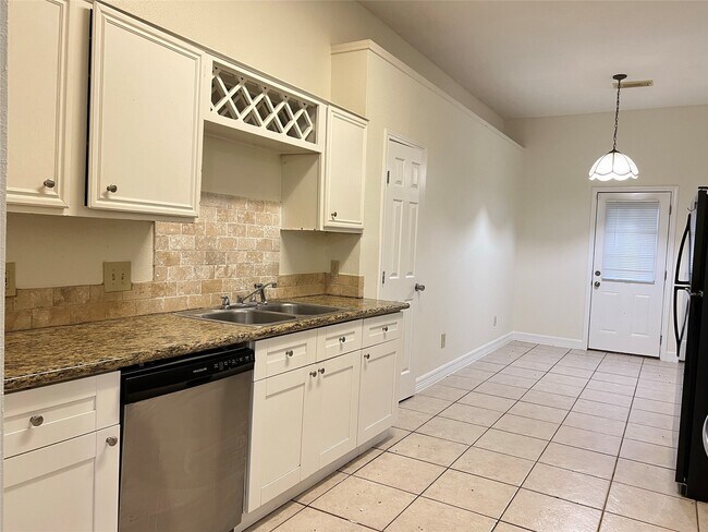 Foto del edificio - 5319 Pine Cliff Dr