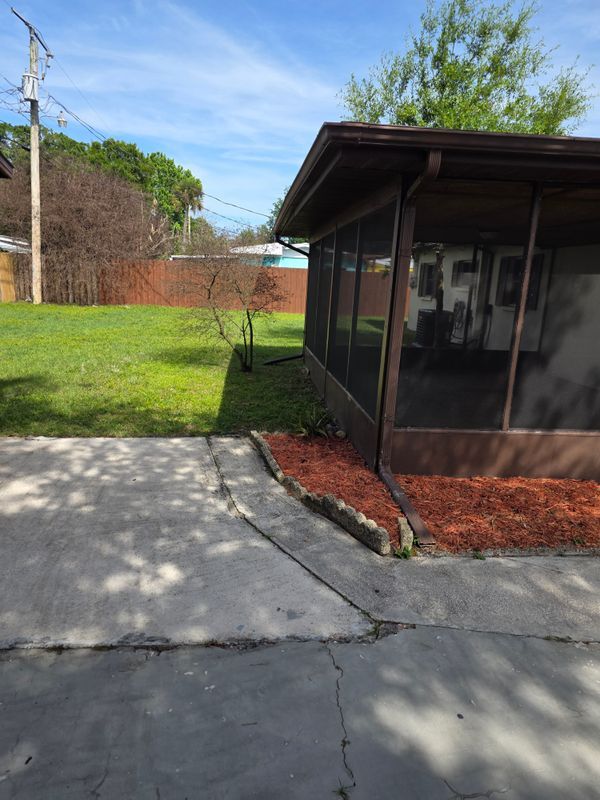 Foto del edificio - 2910 Zephyr Ln