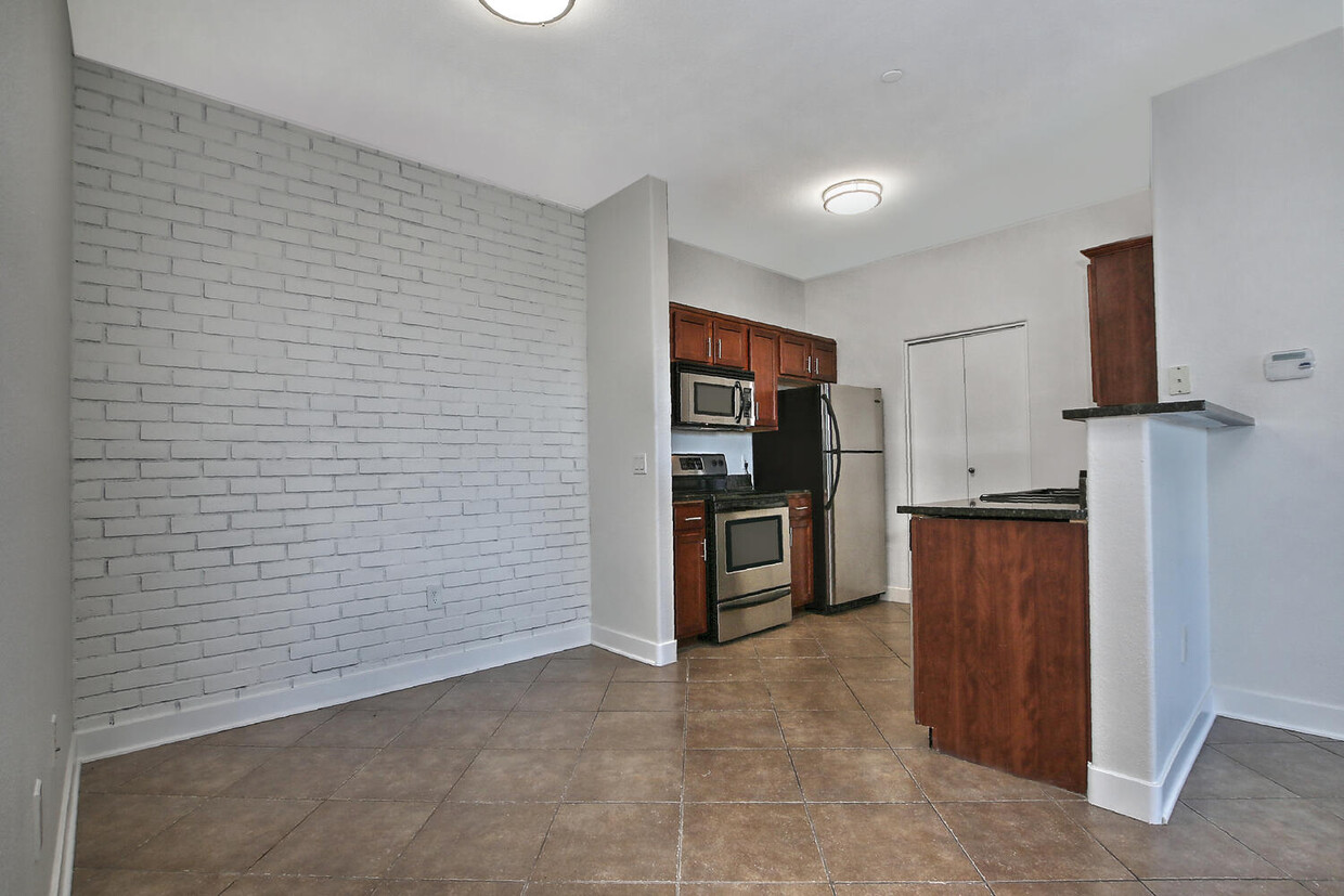 Primary Photo - 3302 N 7th St