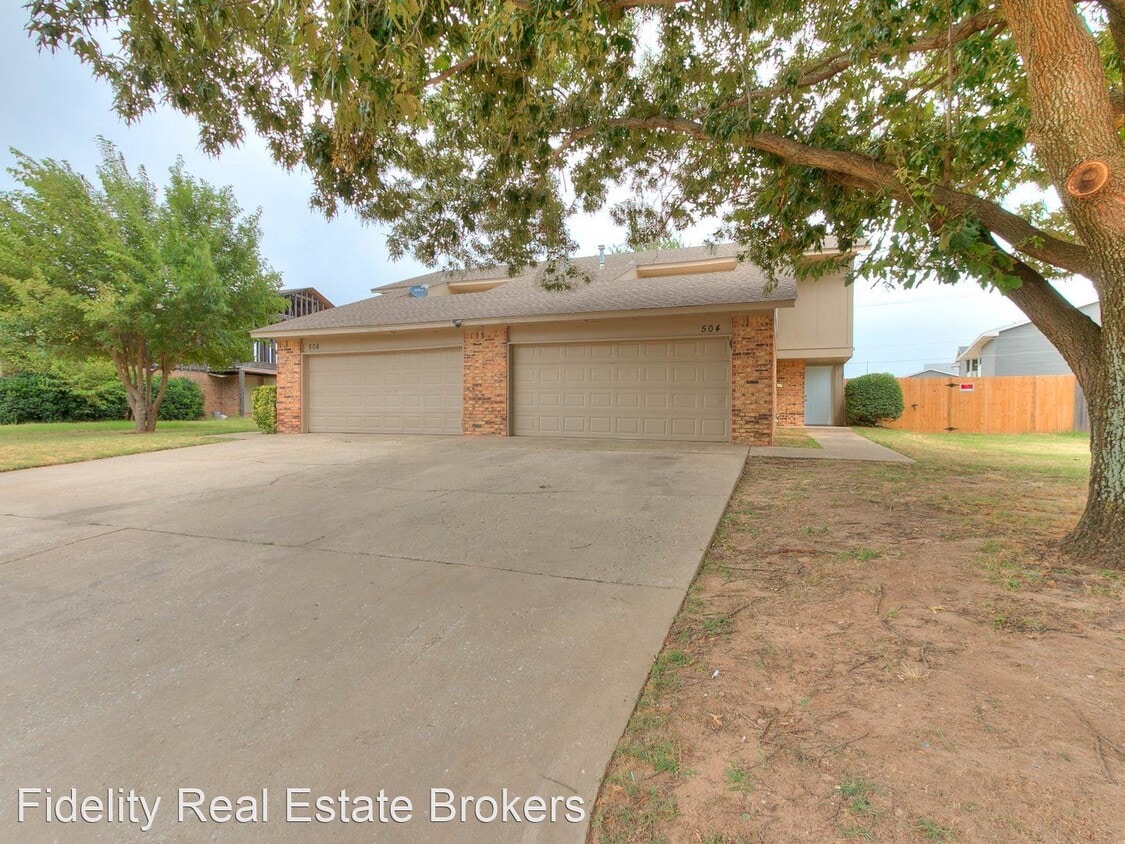 Primary Photo - 3 br, 2 bath House - 504 North Davis