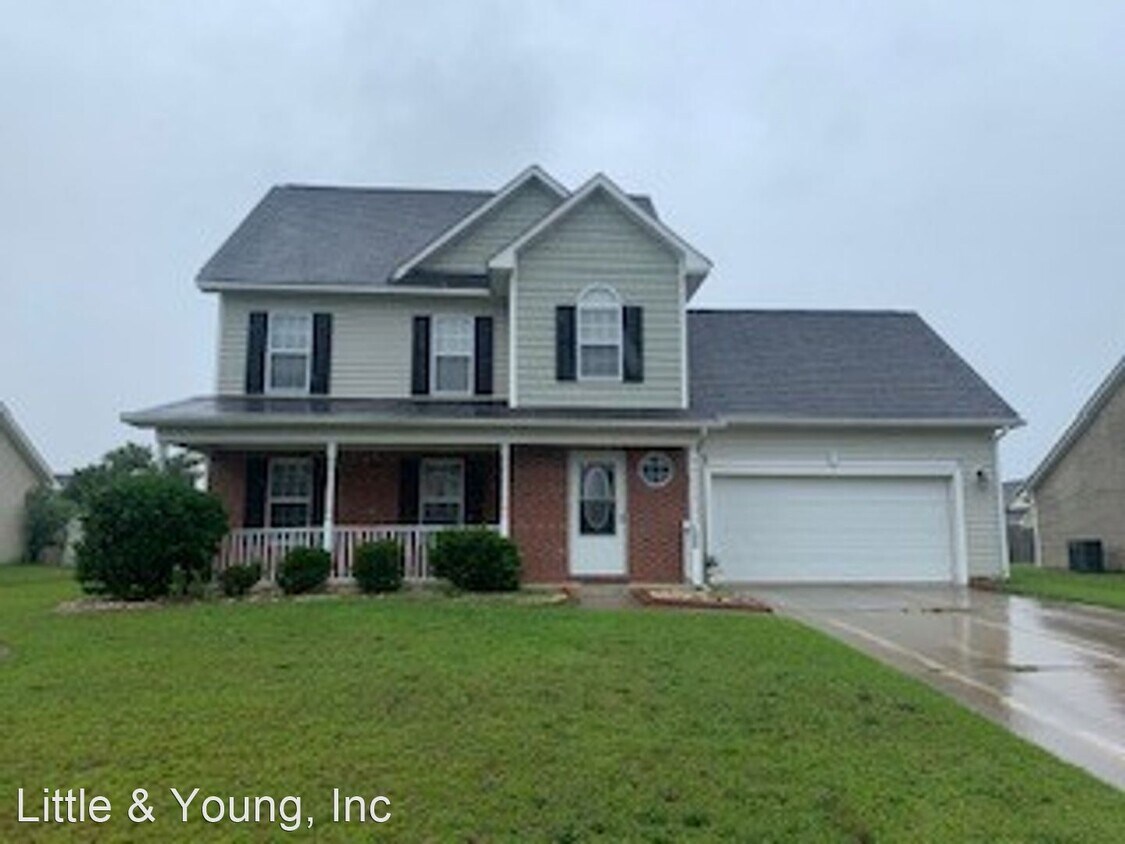 3 br, 2.5 bath House 1508 Kershaw Loop House Rental in Fayetteville