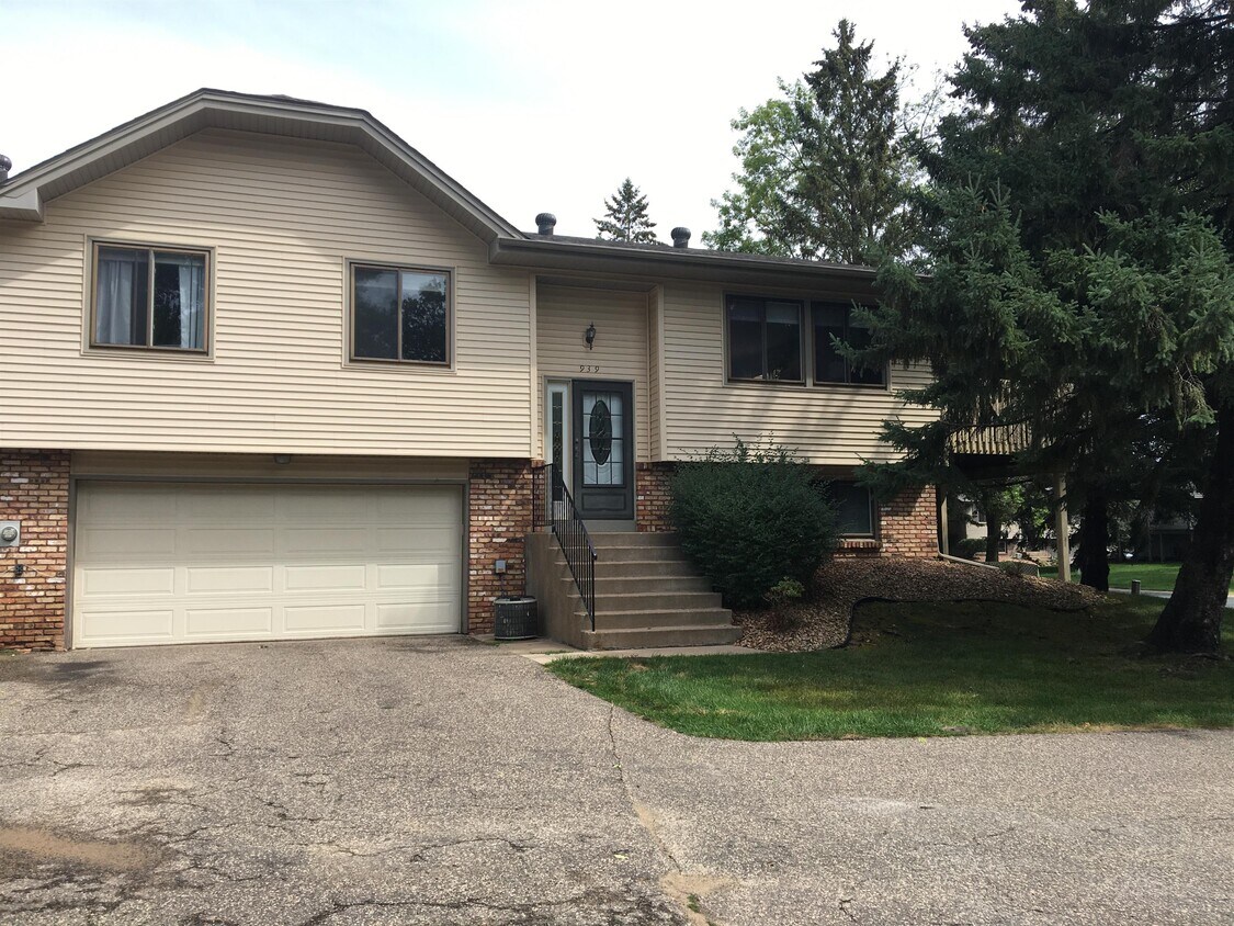 Foto principal - 939 Sherwood Rd