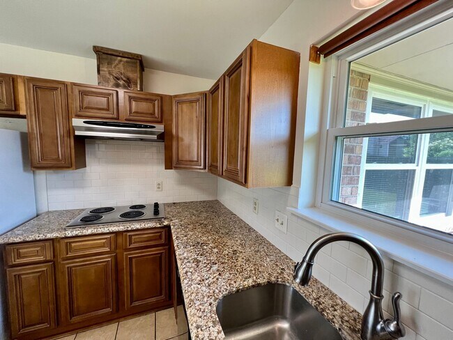 Foto del edificio - Beautiful Newly Updated Home Conveniently ...