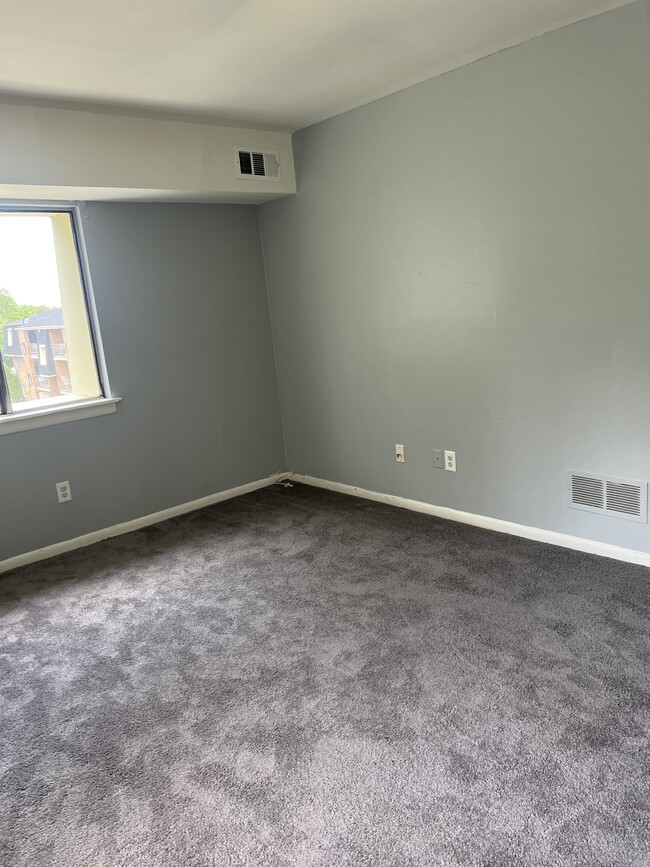 Apt 35 - Holly Oak Manor