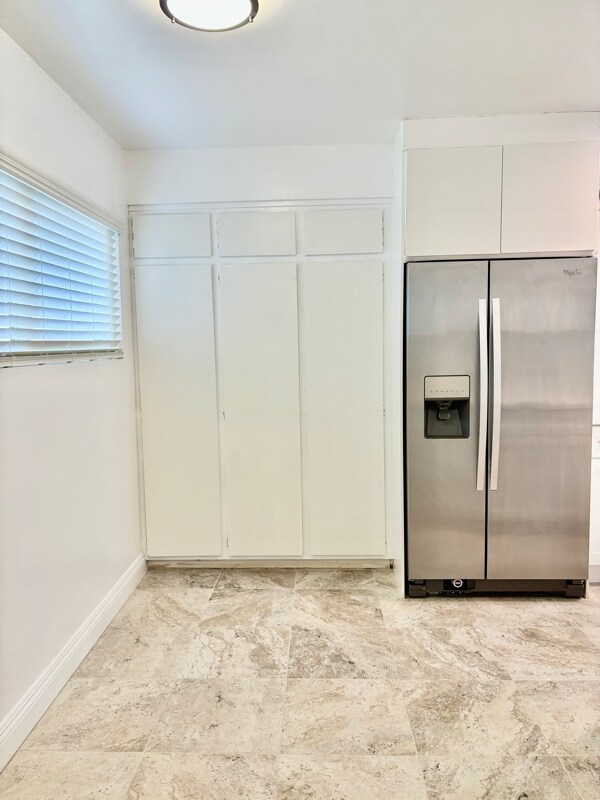 Foto del edificio - 17440 Burbank Blvd