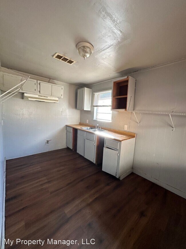 Building Photo - 4 br, 1 bath House - 4641 Westwood 6L