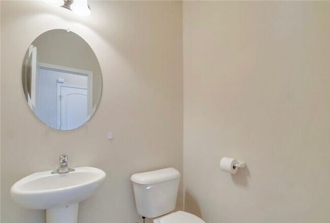 Foto del edificio - FOR RENT