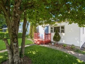 Primary Photo - 2585 Howey Rd