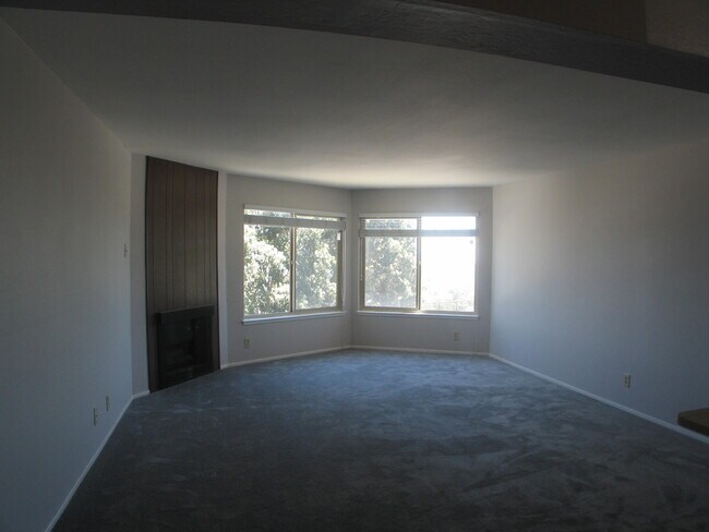 Building Photo - 100 Portola Dr
