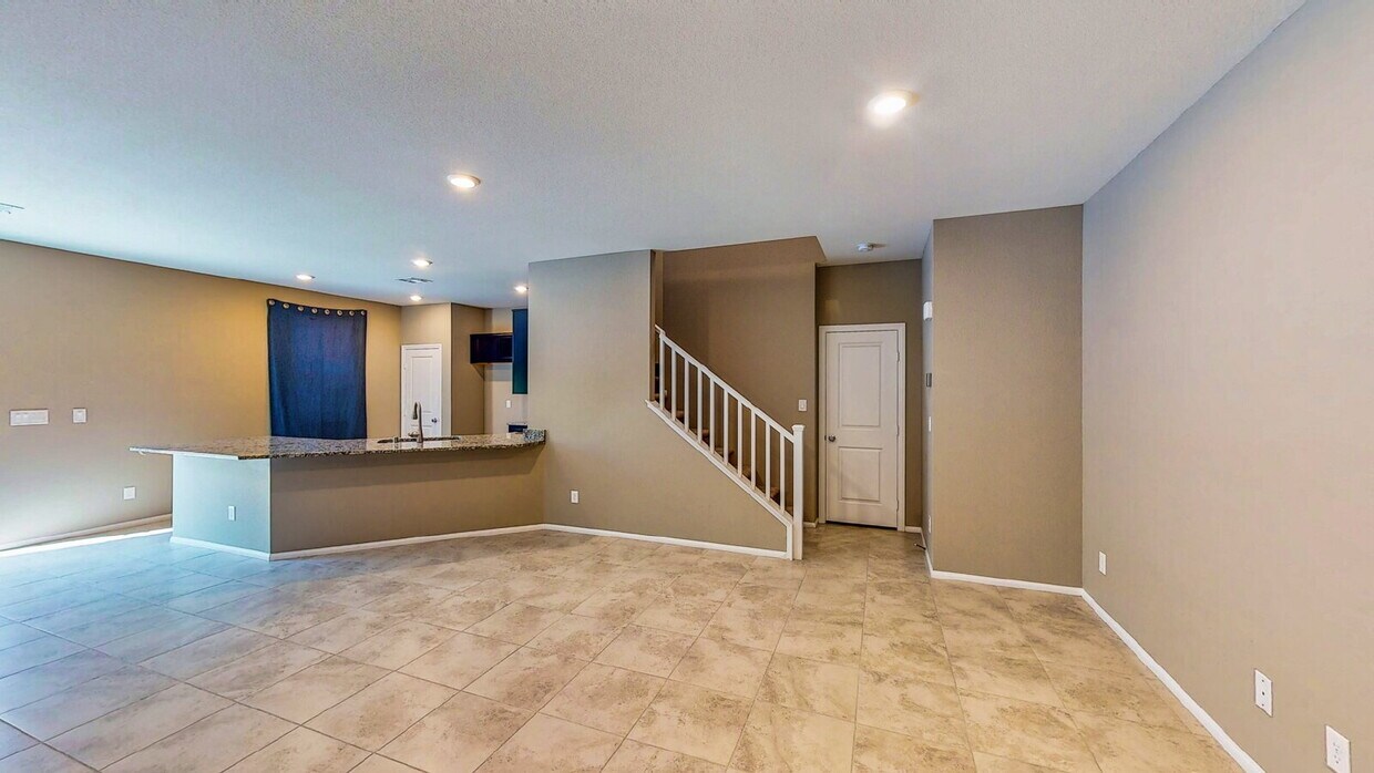 Foto principal - Beautiful 4-bedroom, 3-bath home with a loft.