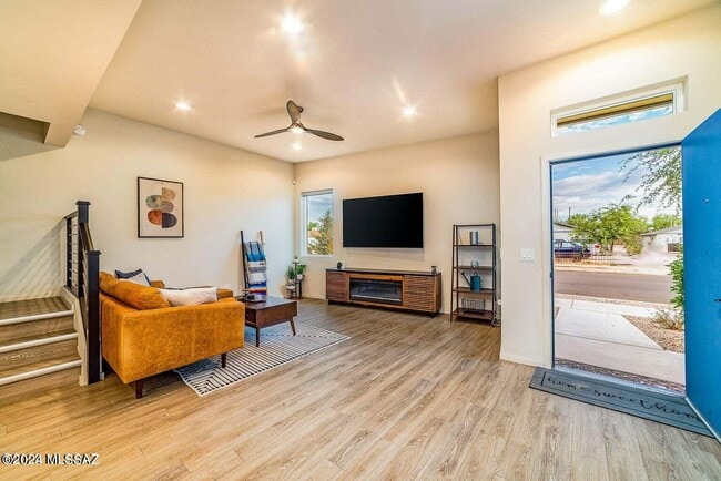 Building Photo - 840 E Park Modern Dr