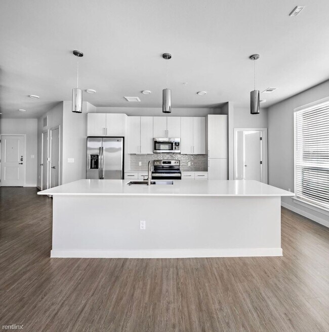 Building Photo - 2 br, 2 bath Condo - 1017 W University Ave