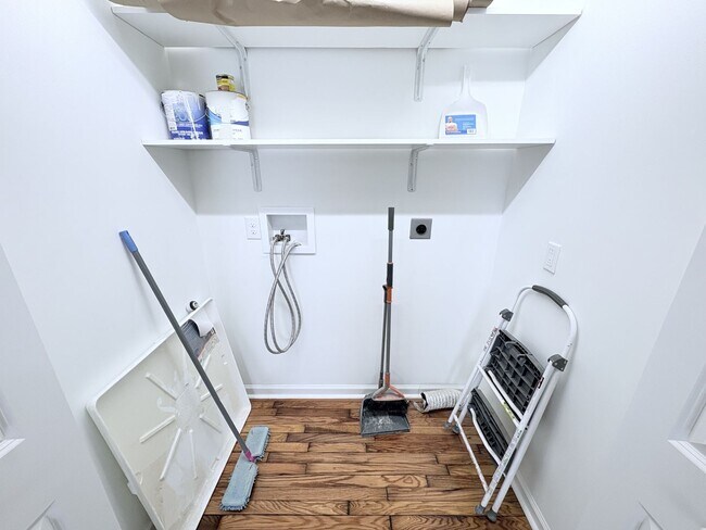 Foto del edificio - 534 Forest Ln