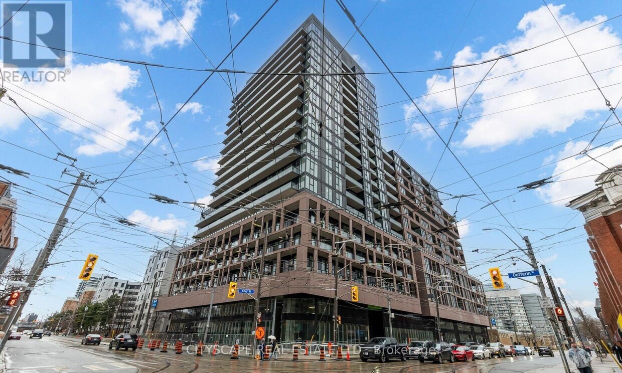 Primary Photo - 285-285 Dufferin St
