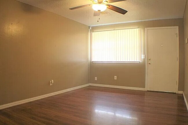 Foto del edificio - 3020 Lazy Ln