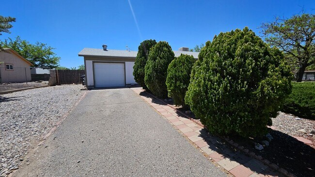Foto del edificio - 3 bed 1.5 bath