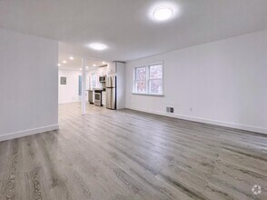 Building Photo - 389 Monmouth St