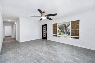 Building Photo - 206 Crestview Dr