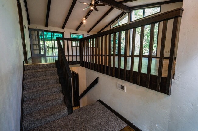 Foto del edificio - 3322 Robinhood Rd