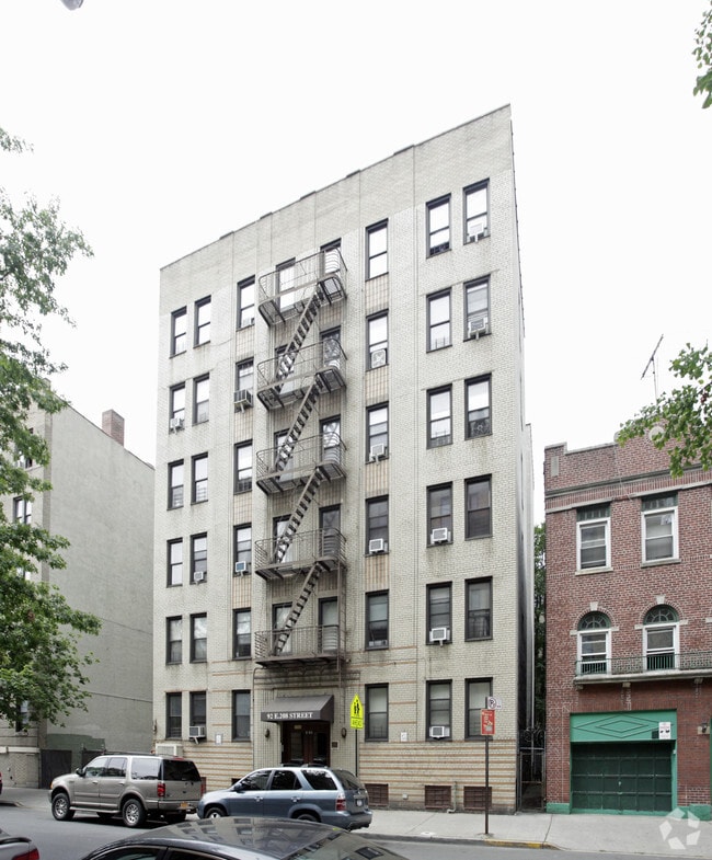 92 E 208th St - 92 East 208th Street