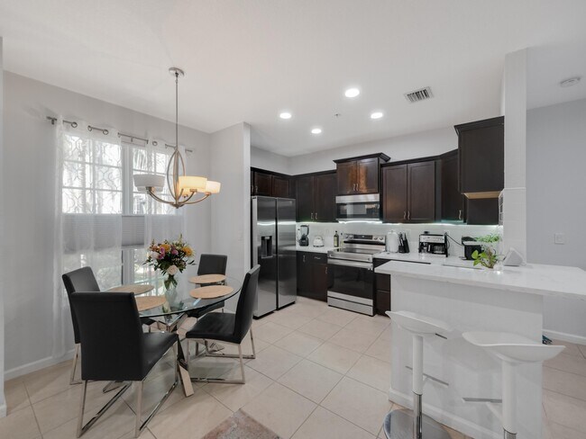 Foto del edificio - 99 SW 7th Ct