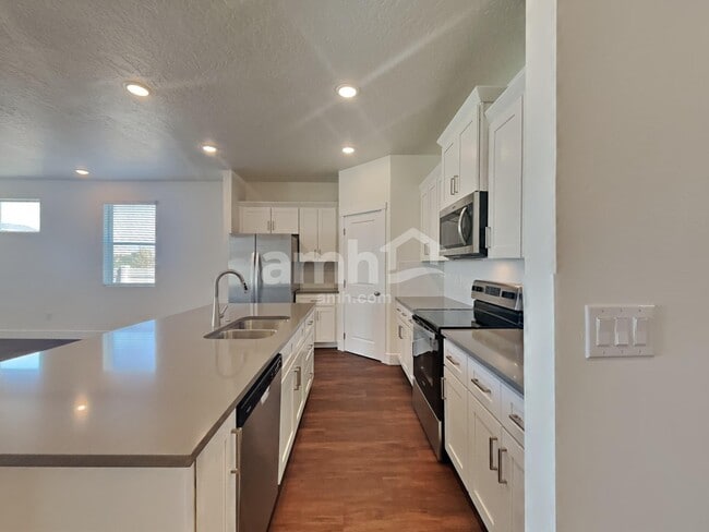 Building Photo - 9500 Aviara St