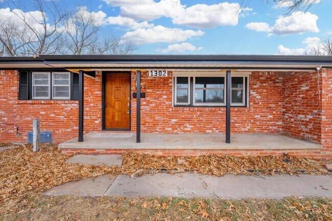 Foto del edificio - 1302 N Murray St