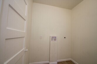 Building Photo - 924 St James St