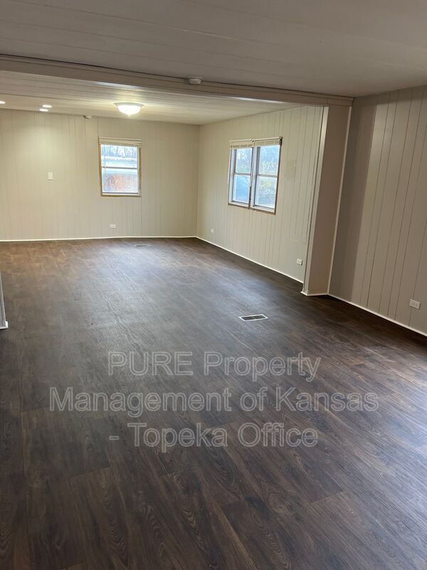Building Photo - 1208 Oak St