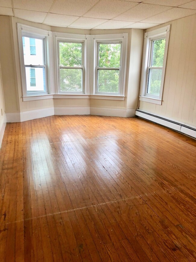 Primary Bedroom - 84 Main St