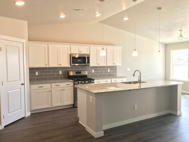 Building Photo - 17809 Sunset Ridge Ave