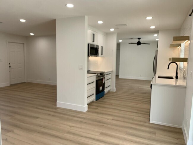 Foto del edificio - 6741 NW 26th Terrace