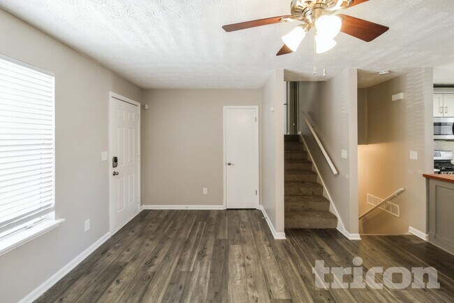 Foto del edificio - 141 Hemlock Cir