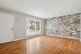Building Photo - 582 Boyds Dr SE