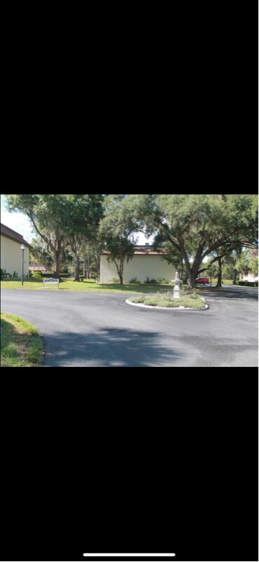 Foto del edificio - 2400 Forest Dr