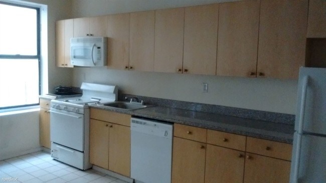 Building Photo - 108 Ellwood St