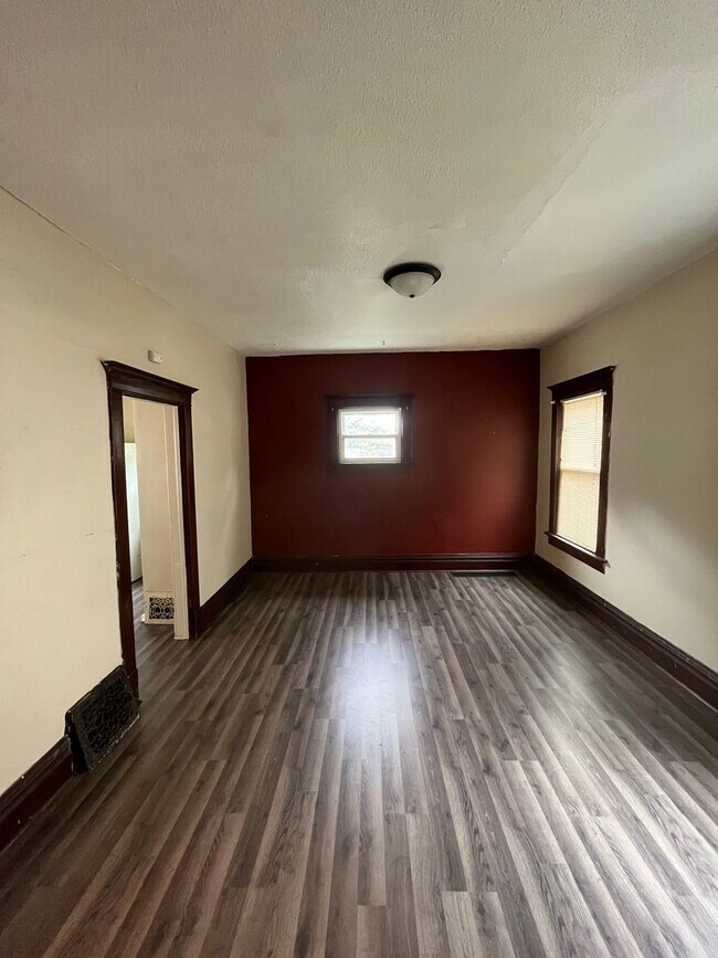 Building Photo - 3 br, 1 bath House - 606 N 9th Street