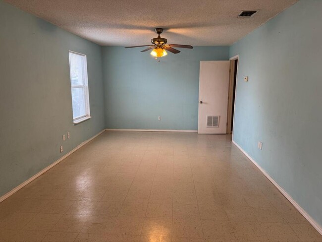 Foto del edificio - 140 Shawn Ln