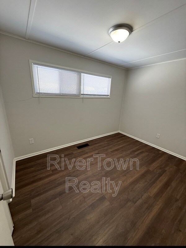 Foto del edificio - 451 Mineral Rd