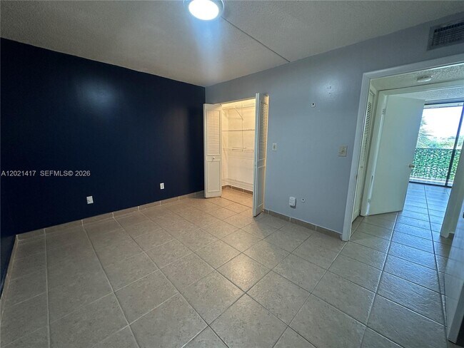 Foto del edificio - 8635 NW 8th St