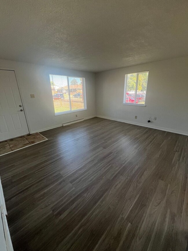 Building Photo - Great 2-Bedroom 1 Bathroom in Lakewood!