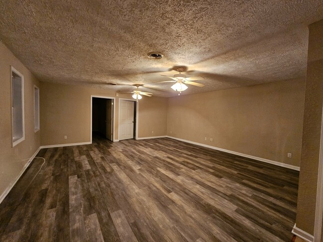 Foto del edificio - 702 Forrest St