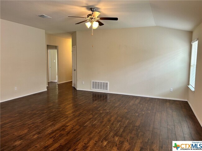 Foto del edificio - 1309 Juneberry Pk Dr