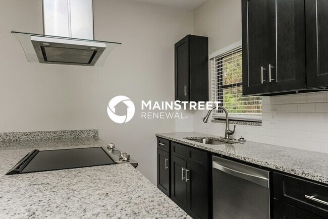 Building Photo - 4 Bedroom Pet-Friendly Home in ORLANDO, FL with Main Street Renewal