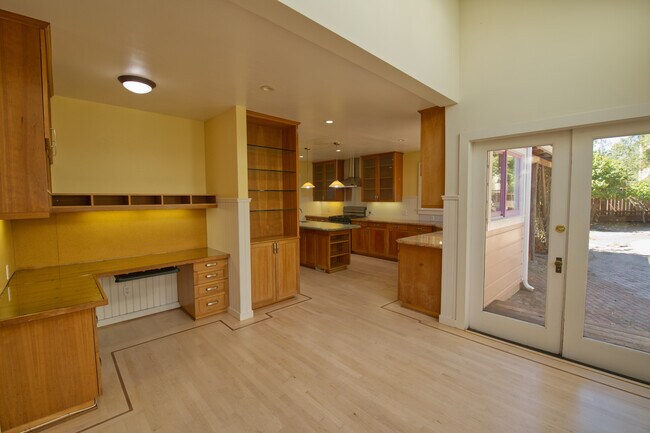 Building Photo - 2033 Hearst Ave