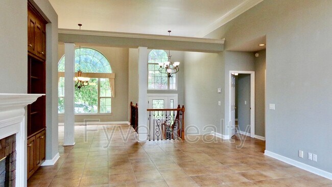 Building Photo - 425 Chickasaw Trail