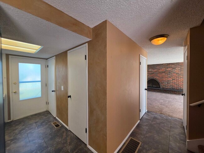 Foto del edificio - 1623 Mowry Square