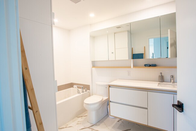 Building Photo - Luxo